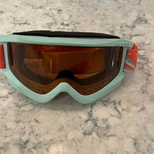 Little kids goggles for skiing.
